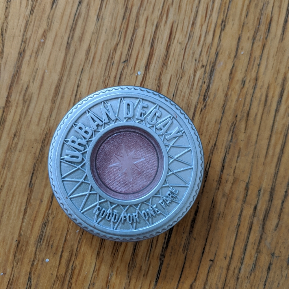 Urban decay light pink eye shadow
